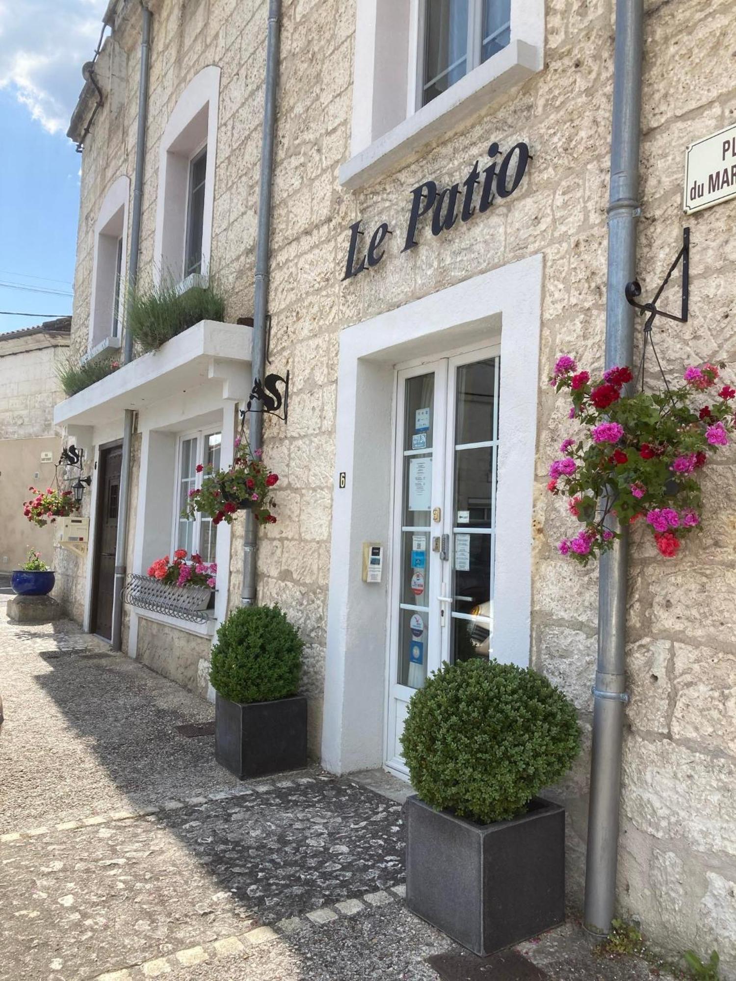 Le Patio Chambres Et Tables D'Hotes La Tour-Blanche Exterior photo